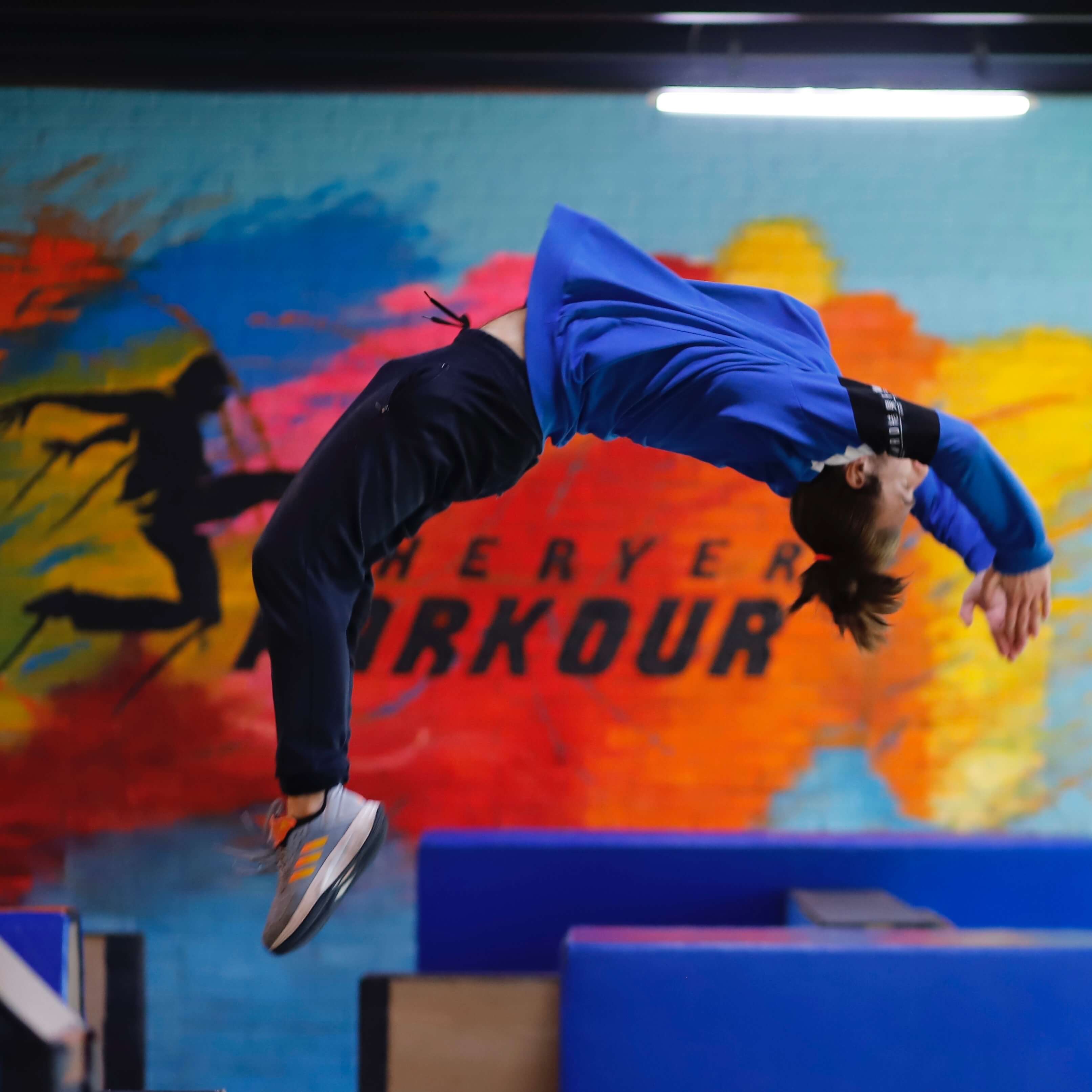 HerYerParkour yetişkin jimnastik kursu — esneklik ve güç eğitimi