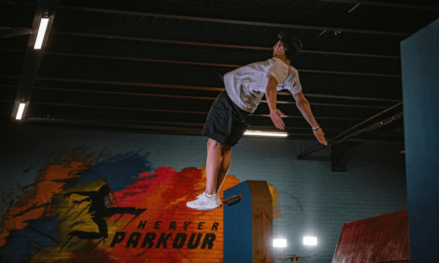 HerYerParkour çocuk parkur eğitimi — minik sporcular engel parkurunda